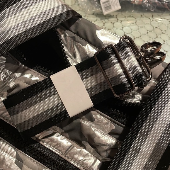 NWT Think Royln Metallic Camo Duffel Bag In Shiny Silver Camo - Picture 2 of 5